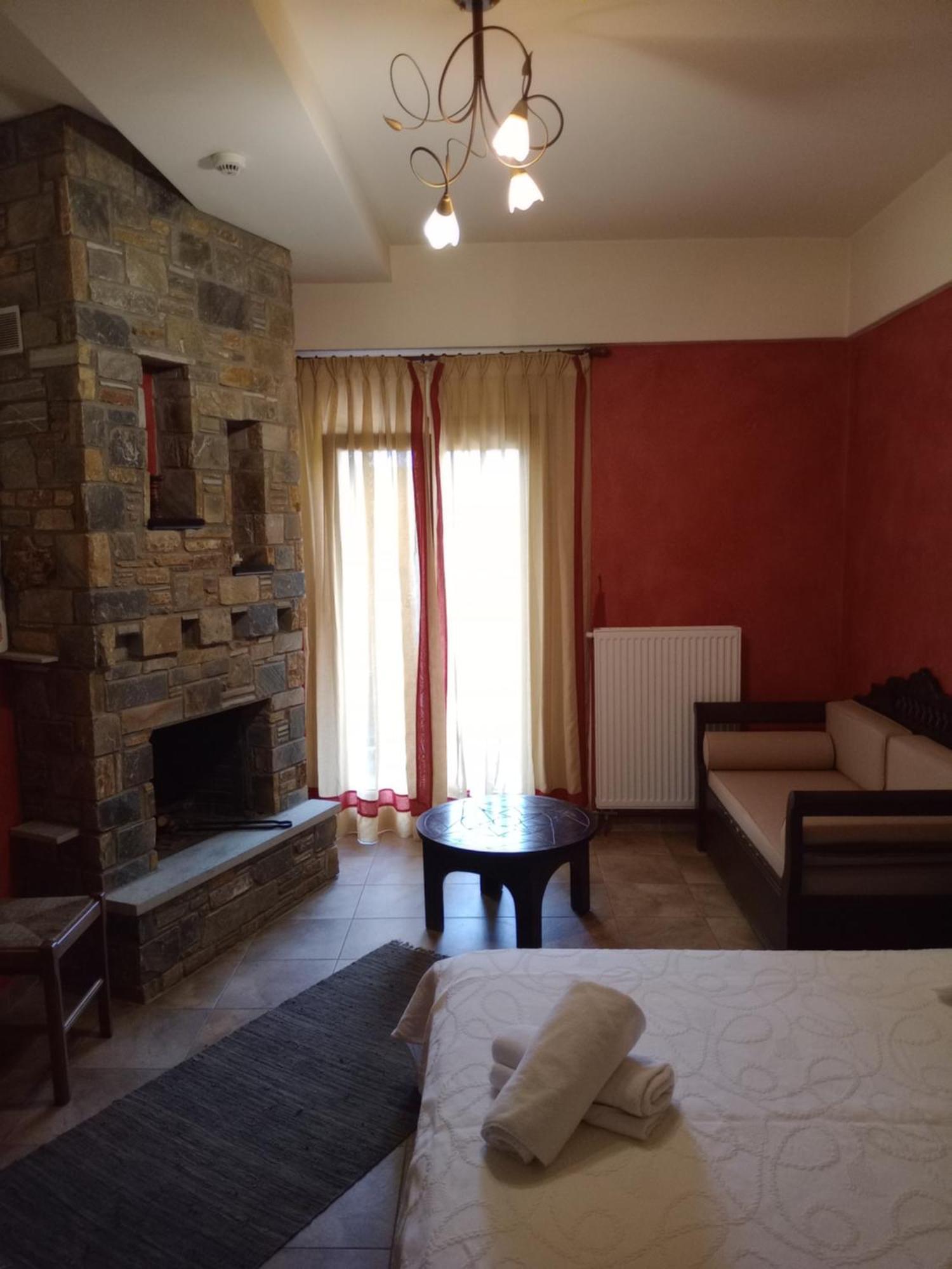 Hotel Erotas Áyios Dhimítrios Екстериор снимка