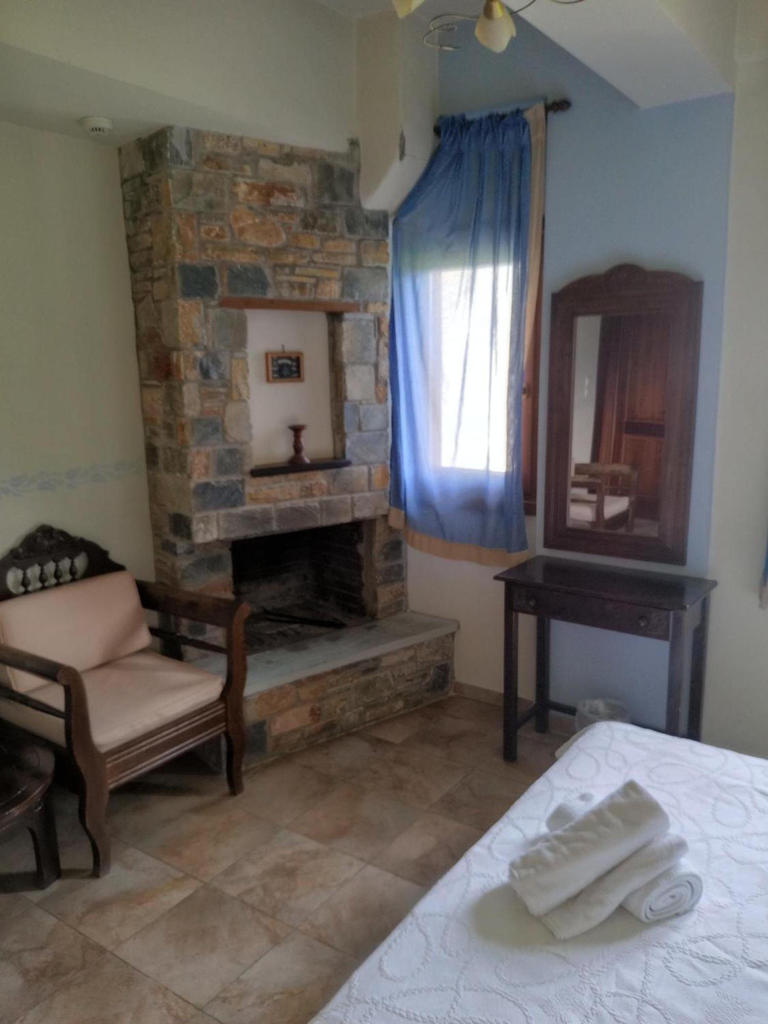 Hotel Erotas Áyios Dhimítrios Екстериор снимка